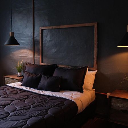 The Corner House Hostel Саленто Экстерьер фото